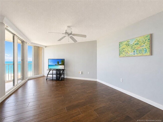 Building Photo - 5051 N Hwy A1A