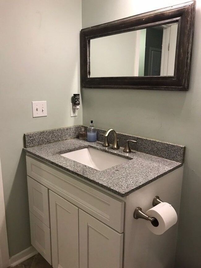 Building Photo - 2BD/2.5BA - TOWNHOME IN MT PLEASANT - AVAI...