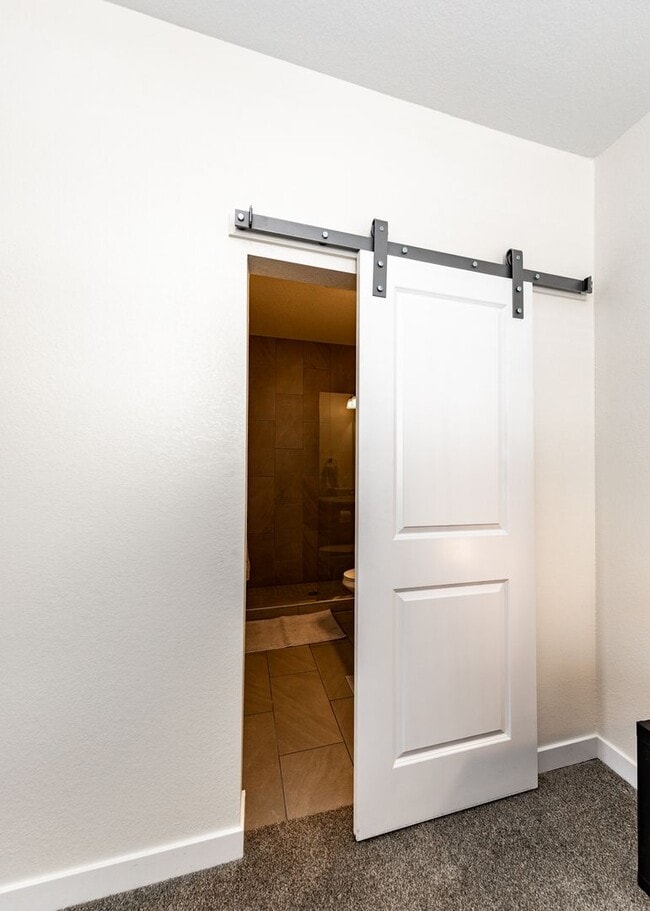 Building Photo - 2 Bedroom 2 Bath Luxury Apartment near Garden of the Gods and Ute Valley