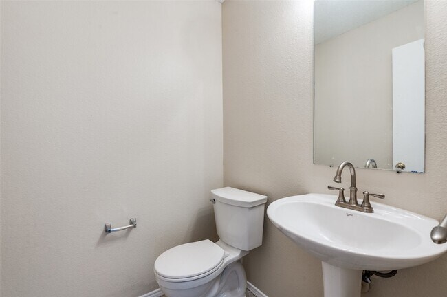 Building Photo - 2232 White Pine Dr