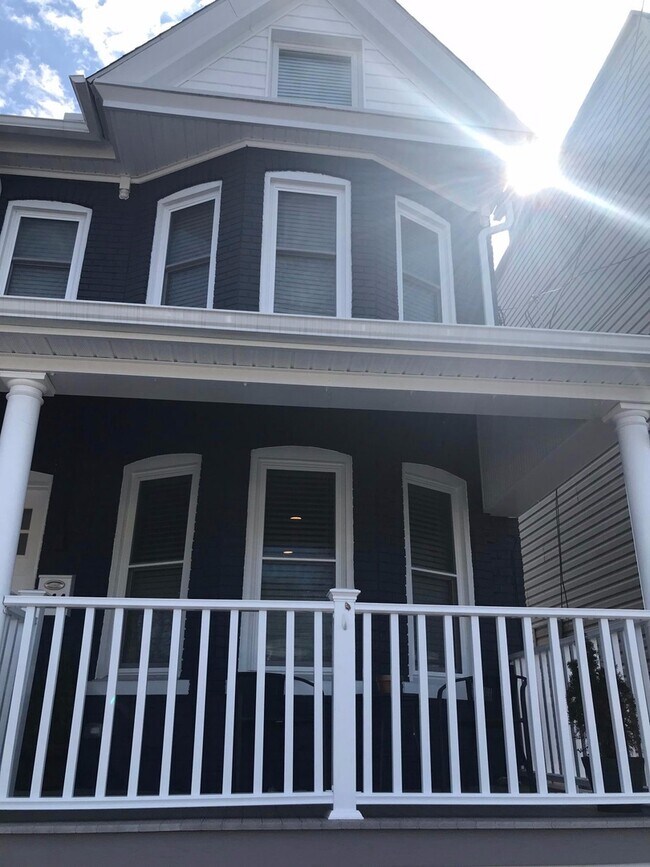 Building Photo - 544 Broad St