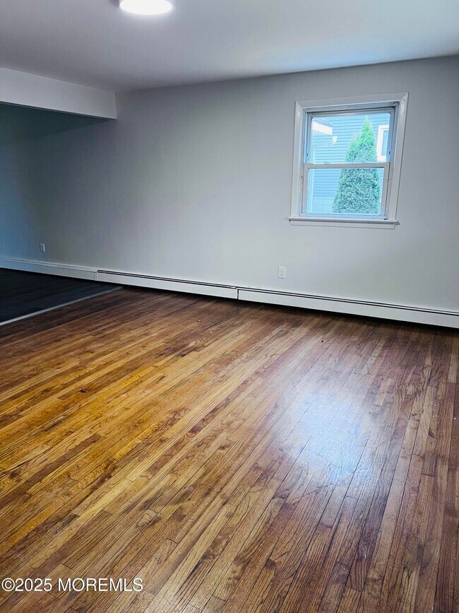 Building Photo - 891 Raleigh Dr