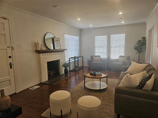 Building Photo - 7010 Vivian Ave