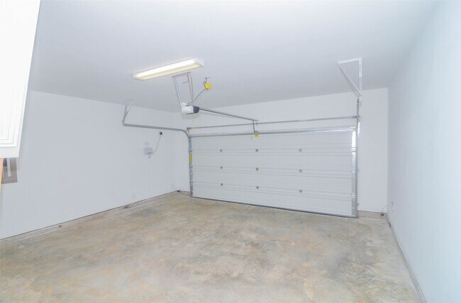 Building Photo - 18039 Westward Dale Dr