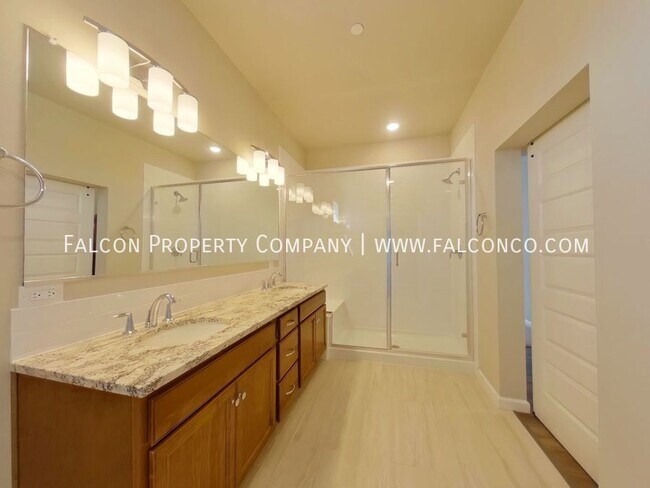 Building Photo - 3760 Presidio Pt