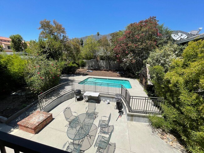 Building Photo - 71 Suffolk Ave