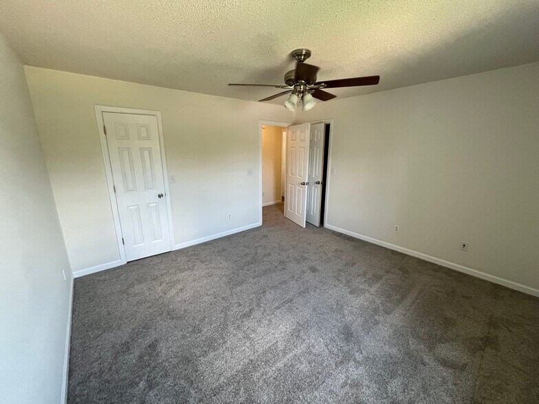 Building Photo - 1319 Stratton Place Dr