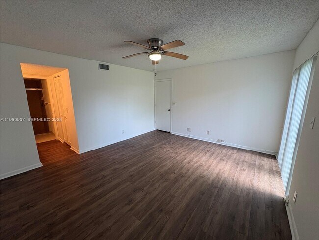 Building Photo - 8444 Shadow Ct