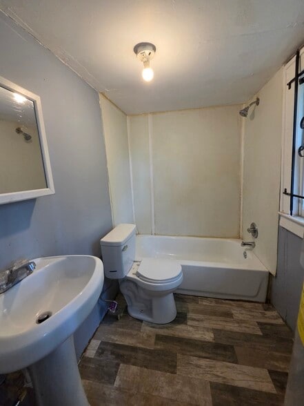 Building Photo - 1170 W 21st St
