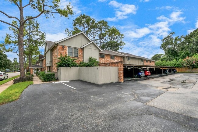 Building Photo - 515 Tallowood Rd