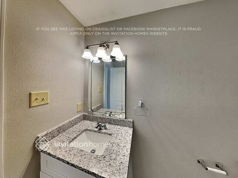 Building Photo - 952 Littleton Dr