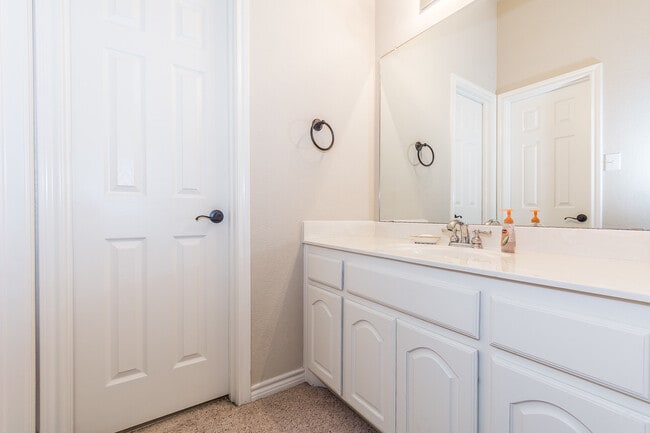 Building Photo - 716 Sugar Valley Rd