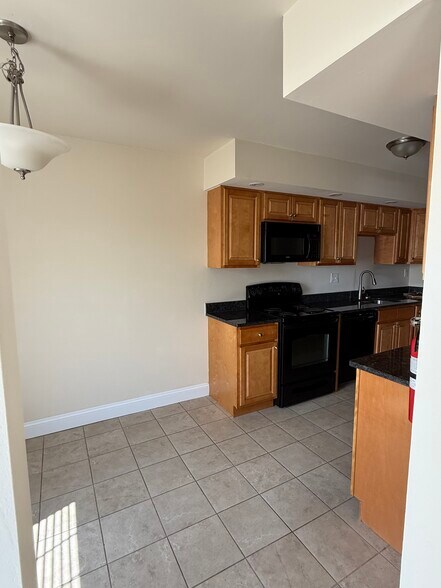 Building Photo - 71 Reliance Sq