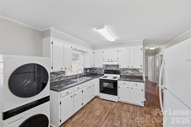 Building Photo - 1019 Carmel Dr