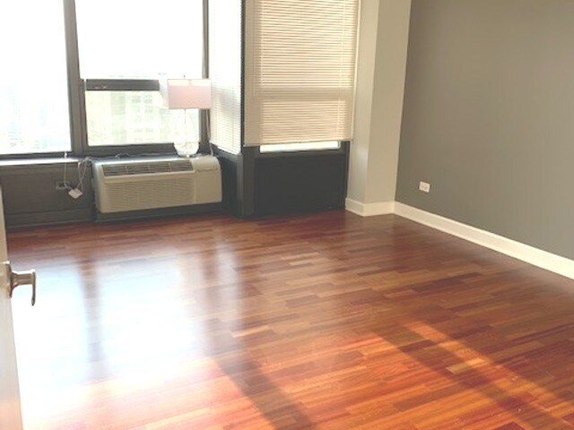 Building Photo - 30 E Huron St