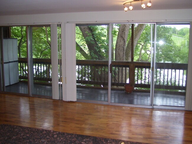 Building Photo - 5538 E Lake Dr