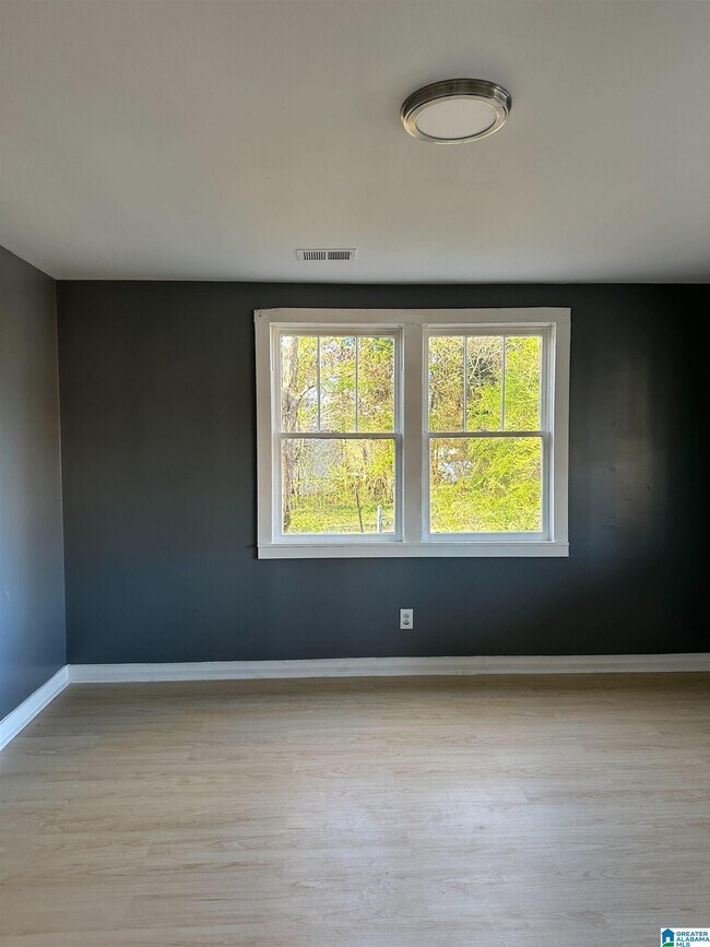 Building Photo - 315 3rd Ave N