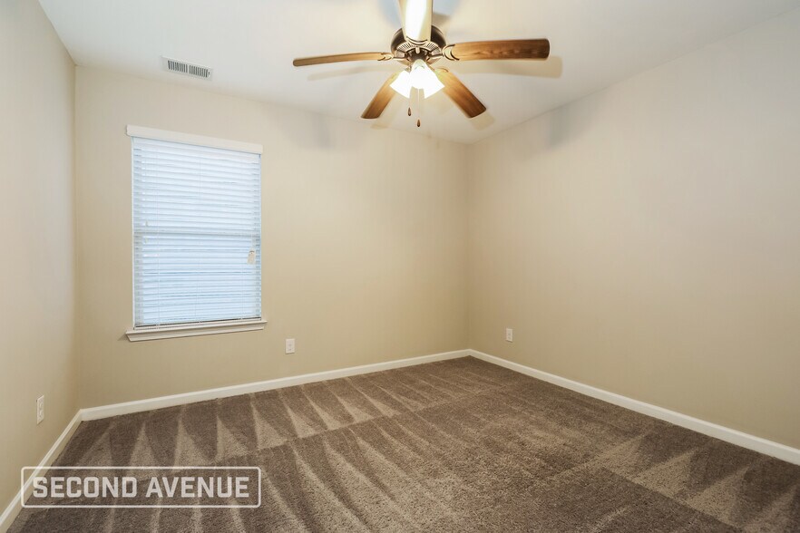 Building Photo - 217 Magnaview Dr
