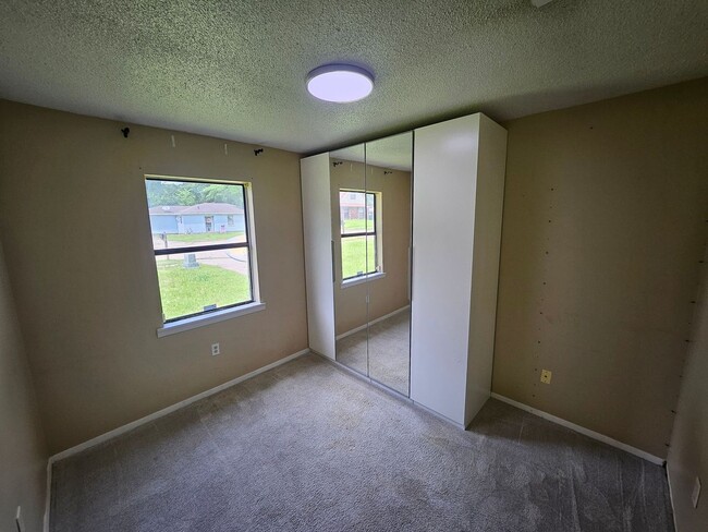 Building Photo - 402 Lefoi Ln