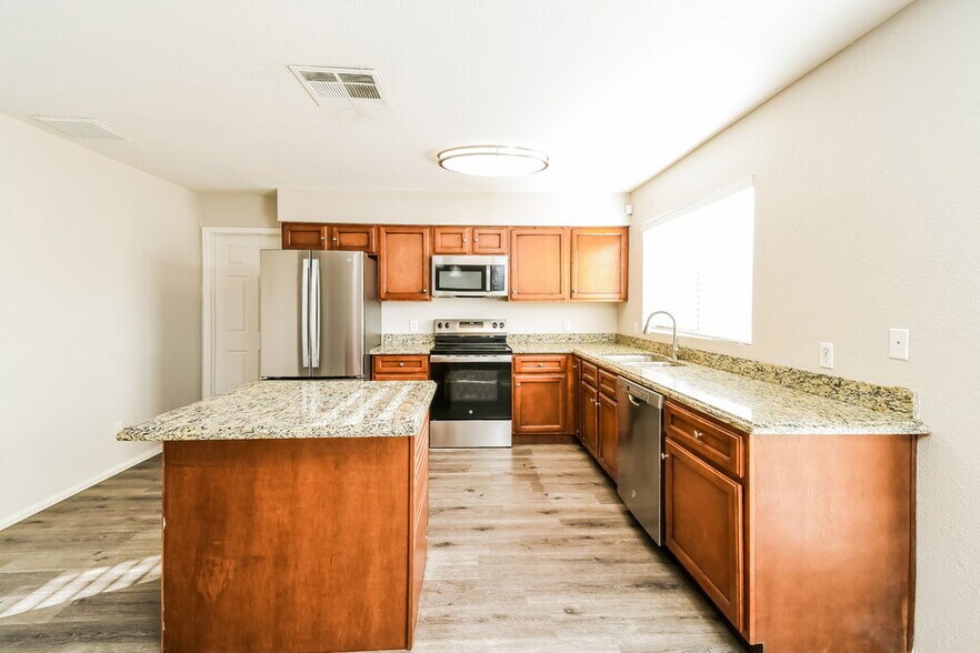 Building Photo - 521 W El Prado Rd