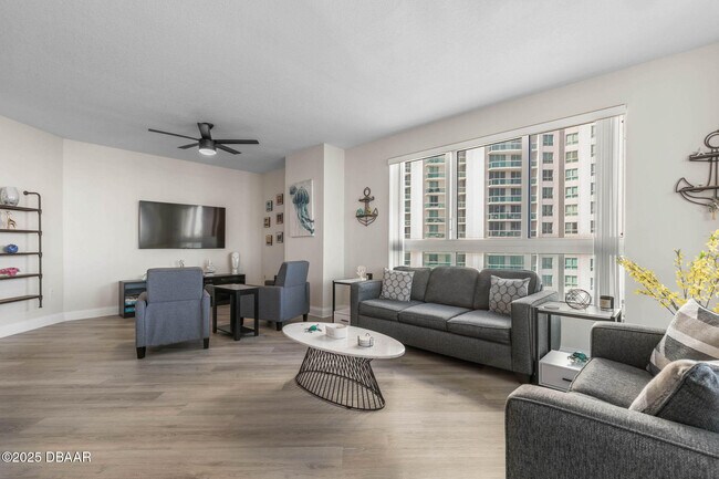 Building Photo - 231 Riverside Dr