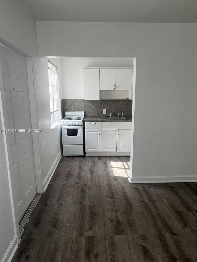 Building Photo - 840 81st St