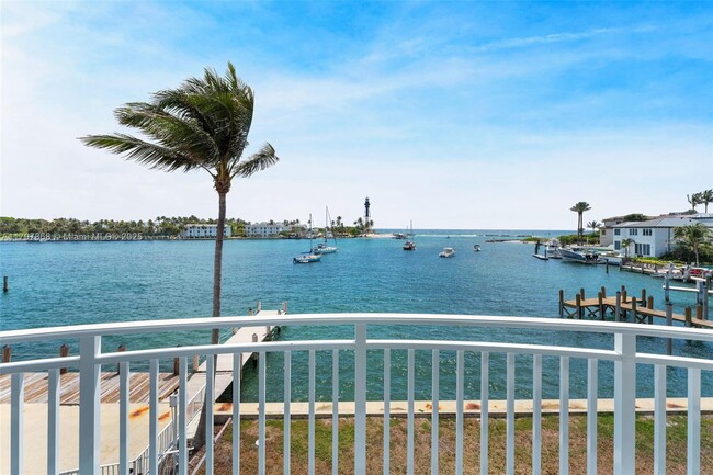 Building Photo - 2508 Bay Dr