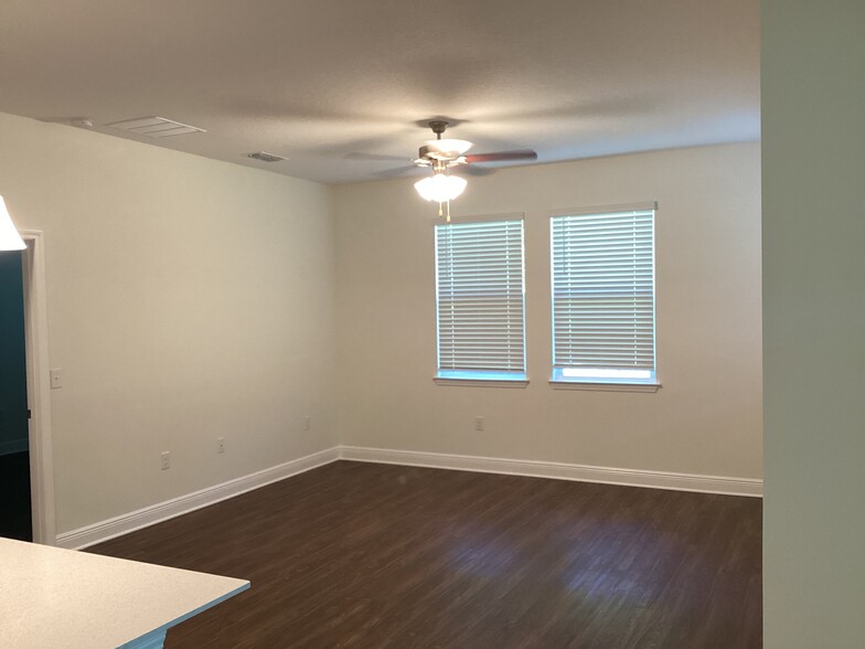Building Photo - 20307 Calla Lily Dr