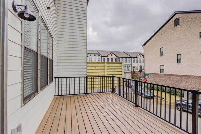 Building Photo - 4304 Walsh Dr