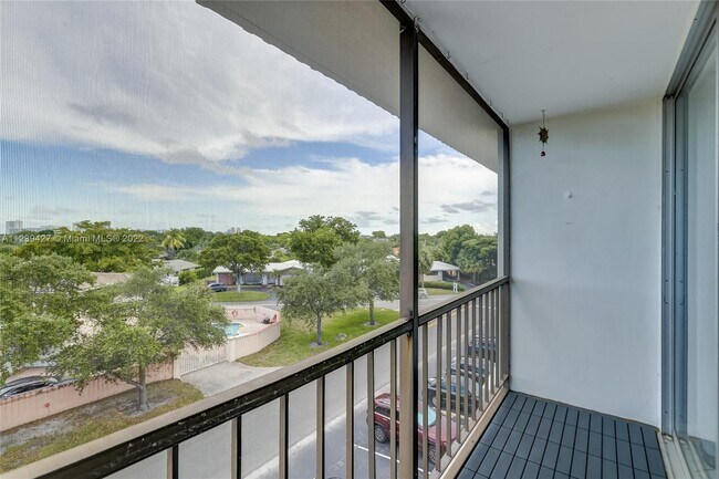 Building Photo - 4501 NE 21st Ave