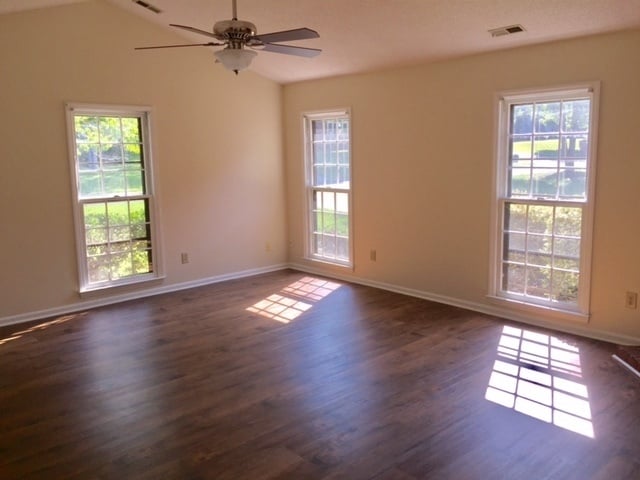 Building Photo - Like New Home Near Sisky YMCA