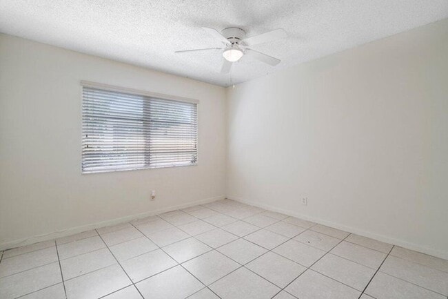 Building Photo - 5854 Kumquat Rd
