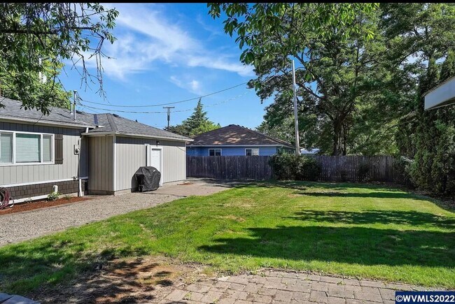 Building Photo - Available Now! 5 bedroom house with large yard and RV parking!