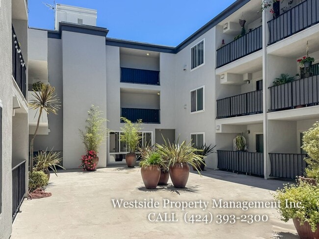 Building Photo - 8163 Redlands St