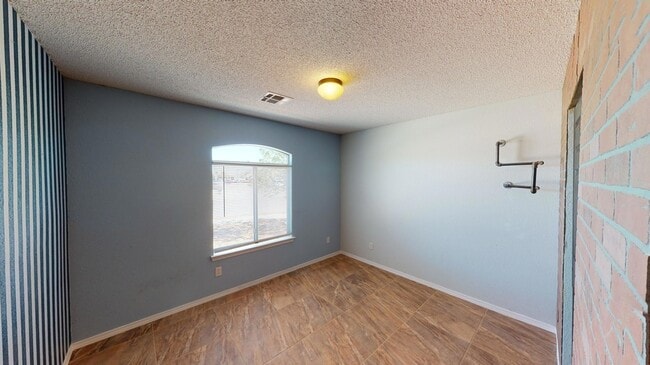 Building Photo - 14336 Desert Sage Dr