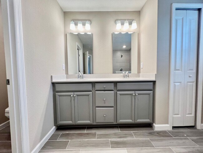 Building Photo - Lagoon Life + Luxury Living in St. Johns County - Beachwalk Townhome on the water!