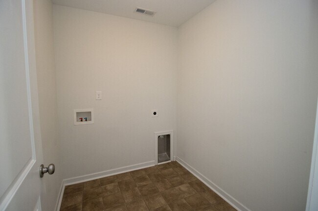 Building Photo - 22 Routhland Ct