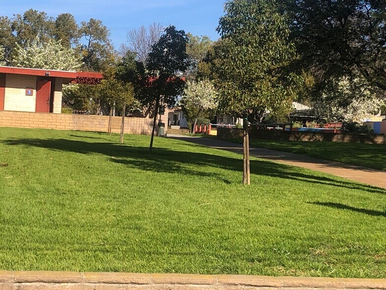 Park - 643 Manchester Ter