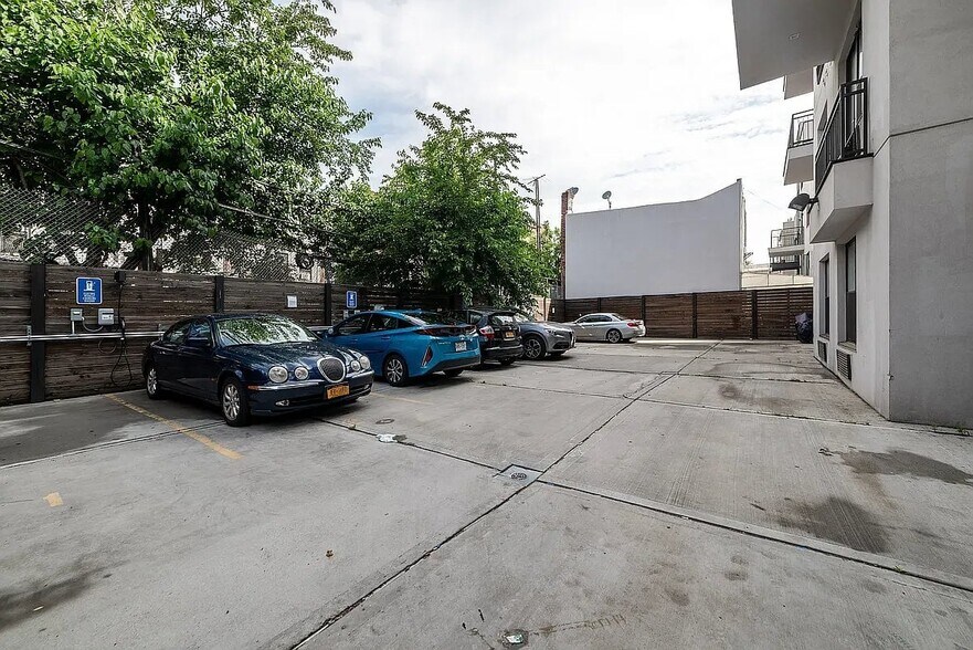 Building Photo - 73 Starr St
