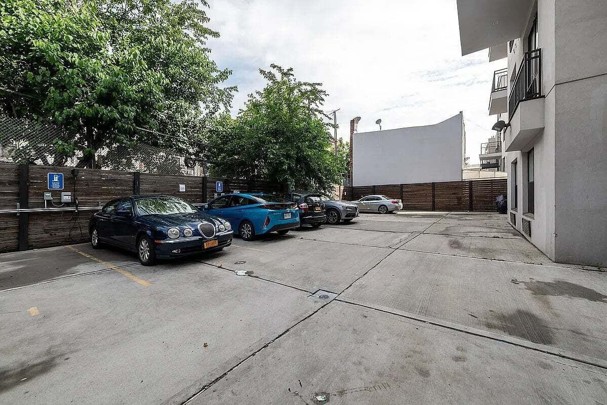 Building Photo - 73 Starr St