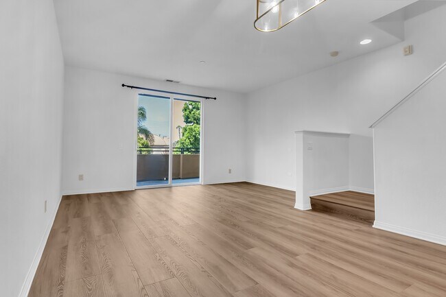 Building Photo - 8620 Belford Ave