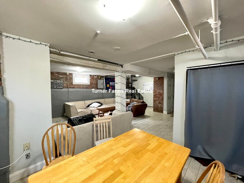 Building Photo - 38 Cherry St