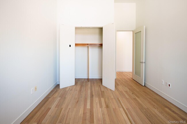 Building Photo - 25 Leroy Pl