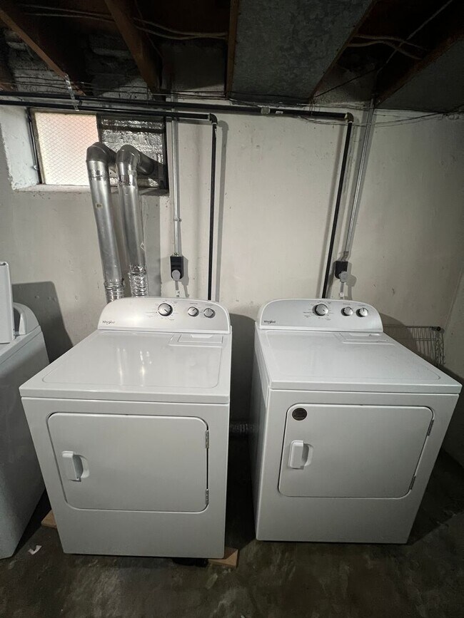 Building Photo - 5012-5014 Jamieson