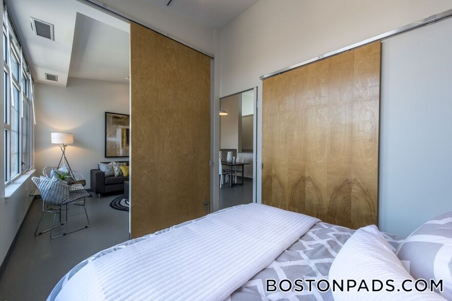 Building Photo - 160 E Berkeley St