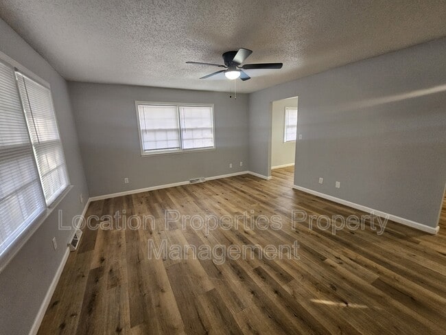 Building Photo - 3212 W 9th St