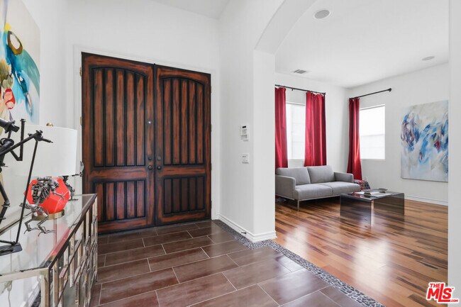 Building Photo - 9651 Sagebrush Ave