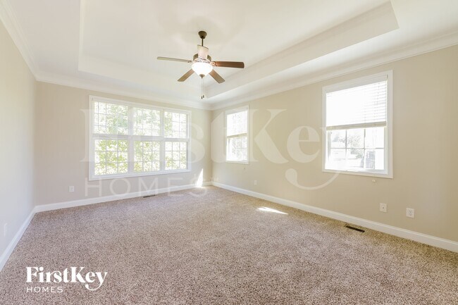 Building Photo - 6231 Cove Creek Dr