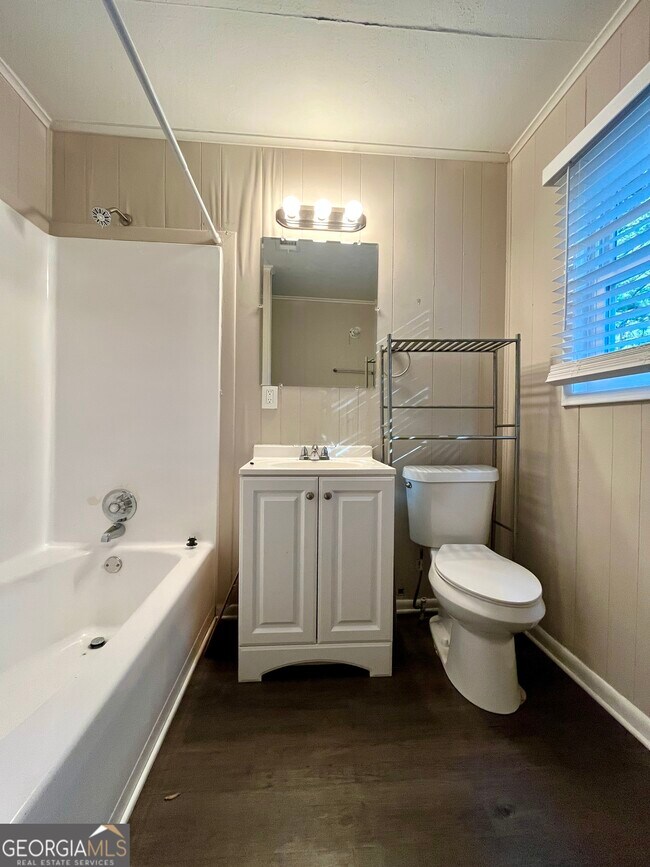 Building Photo - 6107 Shadow Glen Ct SW