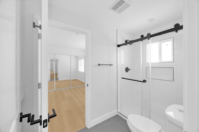 Building Photo - 3 Bedroom, 2 Bathroom Home – Near CSULB